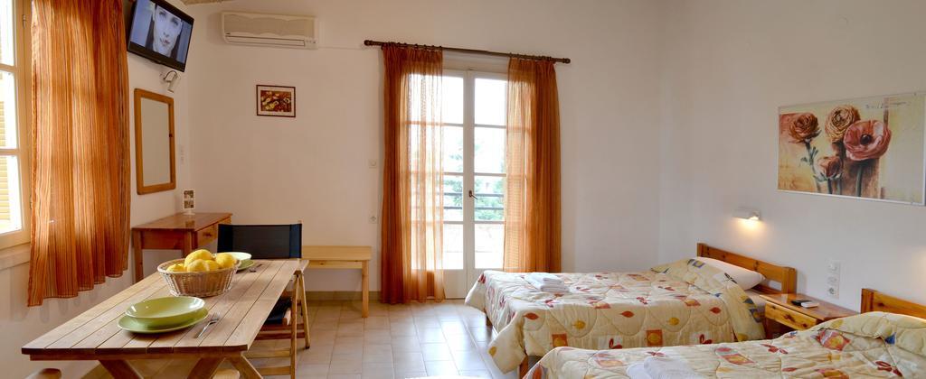 Villa Yiotevi Poros Town Exterior photo